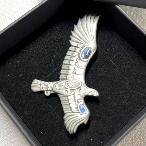 Pewter Eagle Brooch Pin with Blue Accents. Vintage. Stunning - Picture 4 of 6
